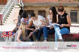 lycéens etudient le code de laroute